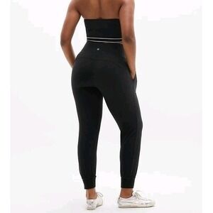 29 Athleta Salutation Jogger